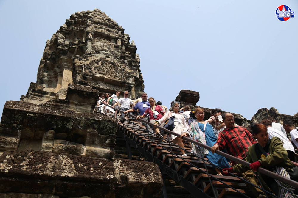 Tourists Flock to Angkor Wat for Khmer New Year, Praising Peace, Safety Amid Regional Tensions