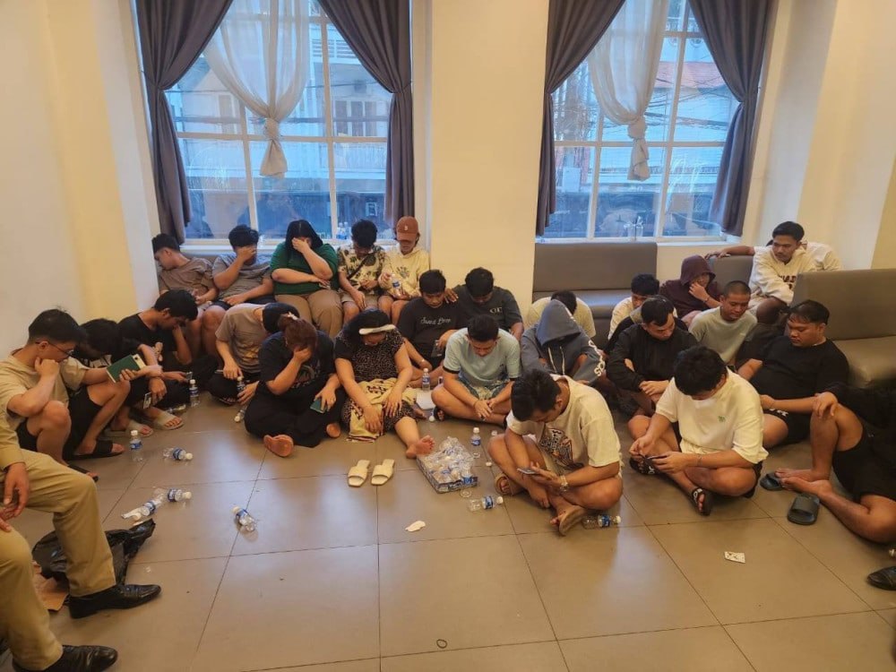 Phnom Penh Police Snare 58 Foreign Scammers in Twin Raids